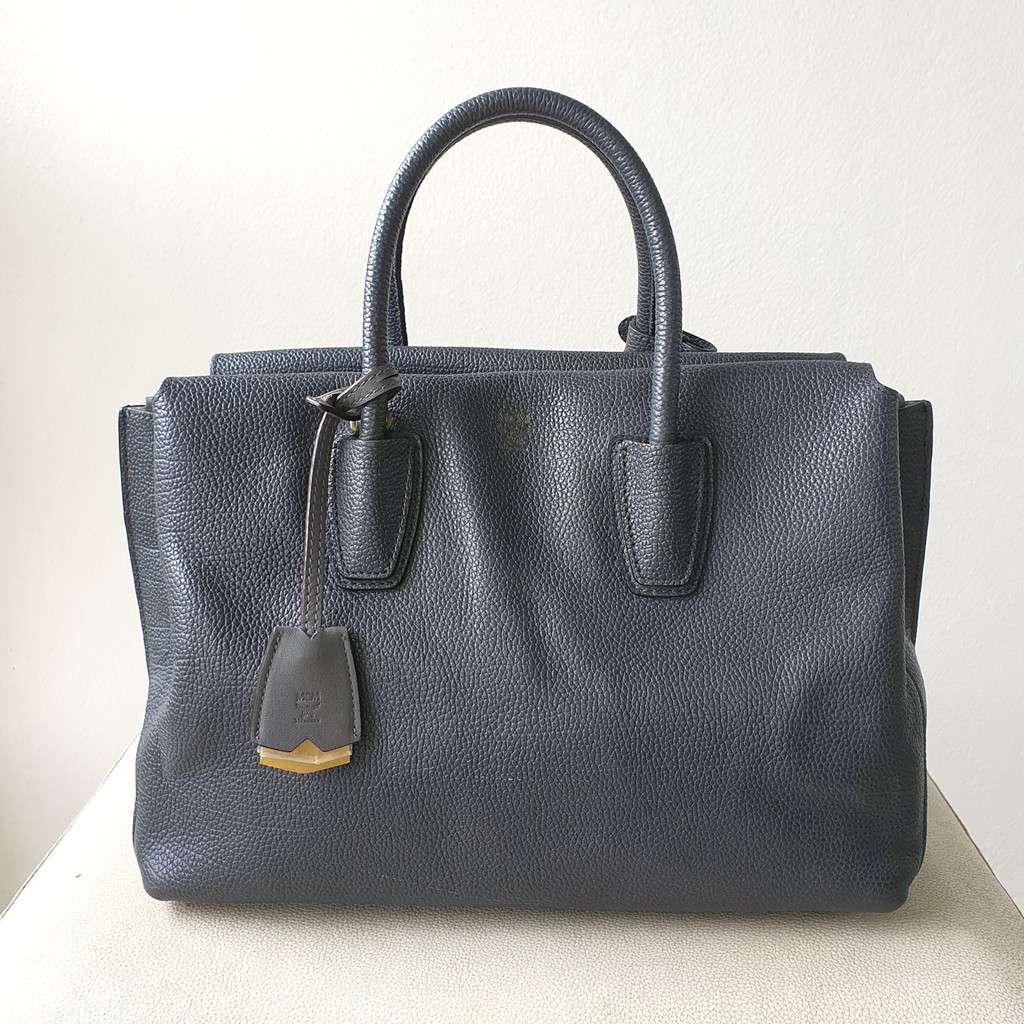กระเป๋า MCM Milla Medium Leather Tote Bag Grey สีเทา ของแท้ มือสอง