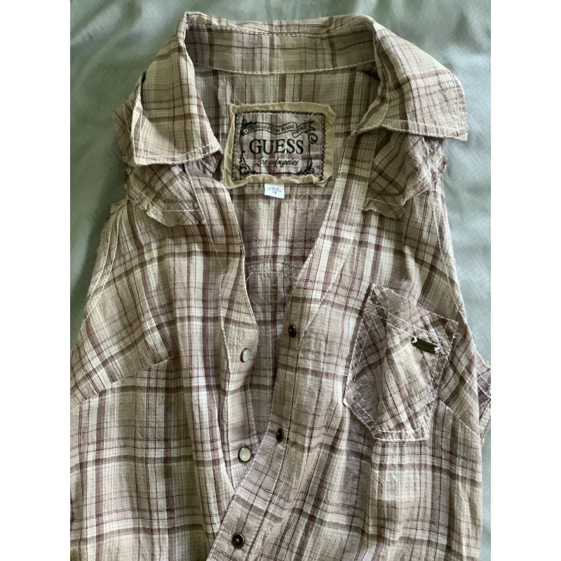 เสื้อ Guess แท้ 100% มือสองเหมือนใหม่