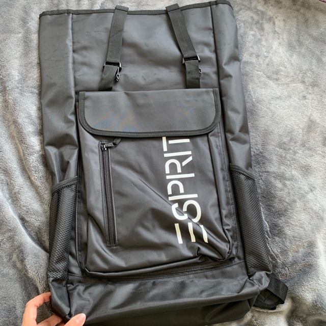 กระเป๋าเป้สีดำใบใหญ่ Esprit