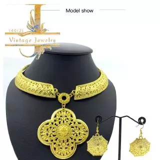 Vintage jewelry สร้อยอีสานชุดล้านนาไทสร้อยเงินต่างหูสีทอง Isaan set Lanna Thai silver gold necklace and earring