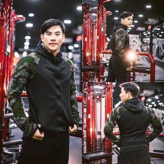 เสื้อแจ็กเกตชาย งานตัดเอง แบรนด์ Muscle Art  แขนยาวมีฮู้ดและซิป ปลายแขนมีห่วงให้เกี่ยวนิ้วโป้ง ภาพถ้ายจากสินค้าจริง