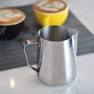 【จัดส่งทันที】ถ้วยตวงกาแฟ เหยือกตีฟองนม ขนาด 350ml/600ml /1000ML Stainless Milk Pitcher สเตนเลส304 ถ้วยตีฟองนม เหยือกกาแฟ