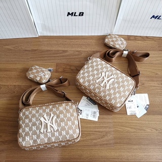 MLB monogram jacquard cross bag กระเป๋าสะพายข้างสีเบจ + กระเป๋าลูกใบเล็กห้อยที่สายสะพาย สามารถถอดออกได้ กระเป๋ามีช่องใส่