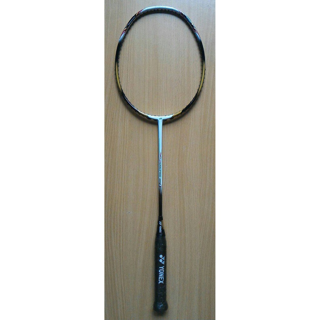 yonex voltric omega pro
