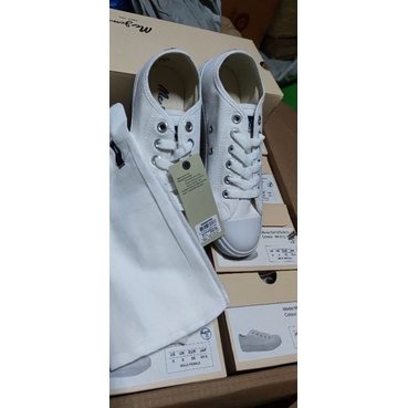 0Mc Jeans รองเท้าผ้าใบ  Unisex สีขาว M09Z006