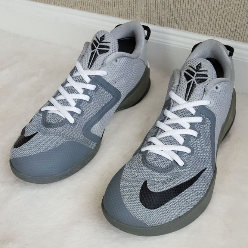 รองเท้ามือสอง Nike Zoom Kobe Venomenon 6 (Size 42 / 26.5 Cm.)