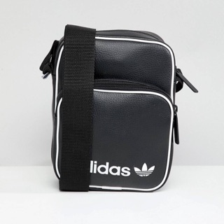 &gt;&gt;ของแท้💯&lt;&lt; Adidas Originals Large Flight Bag in Black