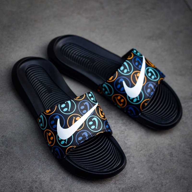 nike benassi smiley