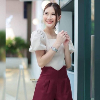 เซตเสื้อคอเหลี่ยมสีครีม กางเกงขาสั้นสีแดง Tag : Nannapar , Size : S