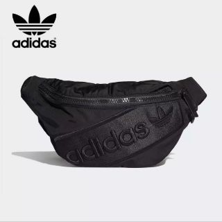 กระเป๋าคาดอก adidasclover ของแท้ สวยมาก รุ่นยอดฮิต