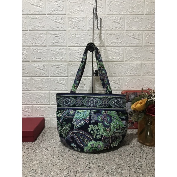 กระเป๋าสะพาย Vera Bradley