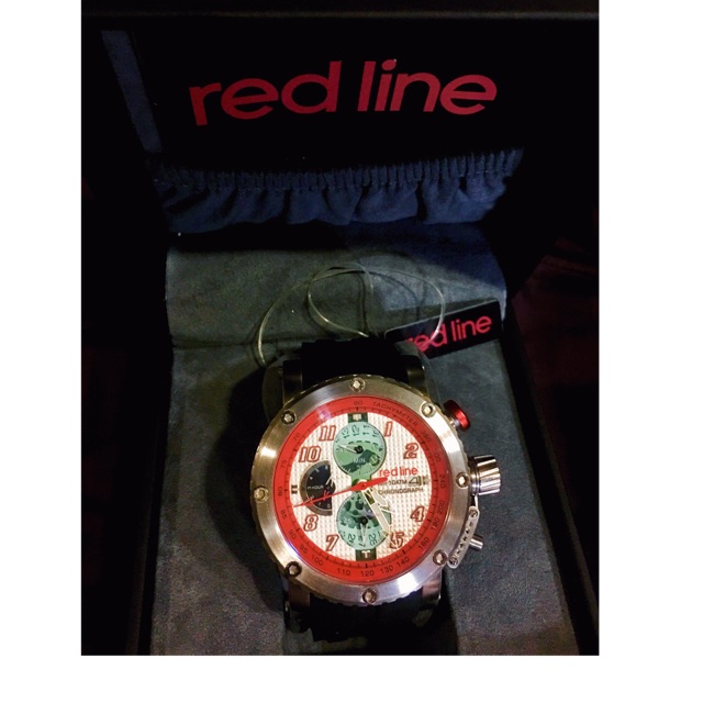 นาฬิกา Red Line