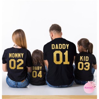 🎀Korean Fashion🎀เสื้อยืดคอกลมแขนสั้น สกรีน Daddy01 Mommy02 kid03 baby04 พ่อแม่ลูก สีดำ ผ้าคอตตอน เสื้อครอบครัว แฟชั่น