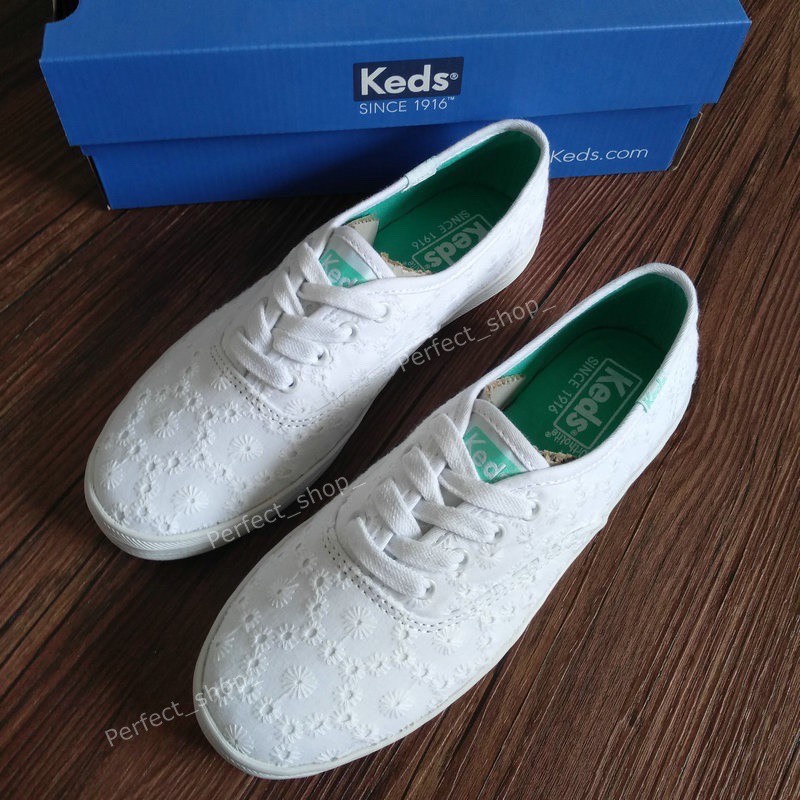 🌼พร้อมส่ง keds(แถมฟรีถุงเท้า 2 คู่ ) ลายลูกไม้