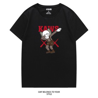 [LEEE]Kaws Uniqlo เสื้อยืดลําลองสําหรับผู้ชายผู้หญิงแขนสั้นคอกลมพิมพ์ลายตัวอักษรสไตล์เกาหลีขนาดพลัส คอกลม