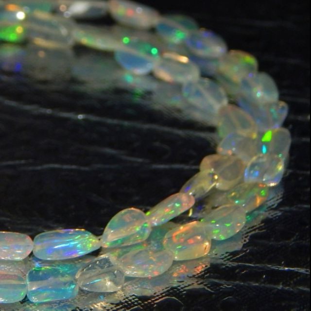 สร้อยข้อมือโอปอลแท้ โอปอลธรรมชาติ น่ารักใสๆ (Natural Rainbow White Opal beads bracelet)