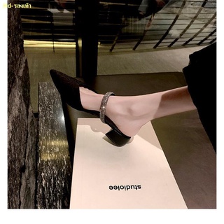 จัดส่งรวดเร็ว📣2022 ใหม่ one-word เจาะ toe รองเท้าแตะผู้หญิงจับคู่กระโปรง pointed toe back เปล่าส้นหนาผู้หญิงสวมรองเท้าแ