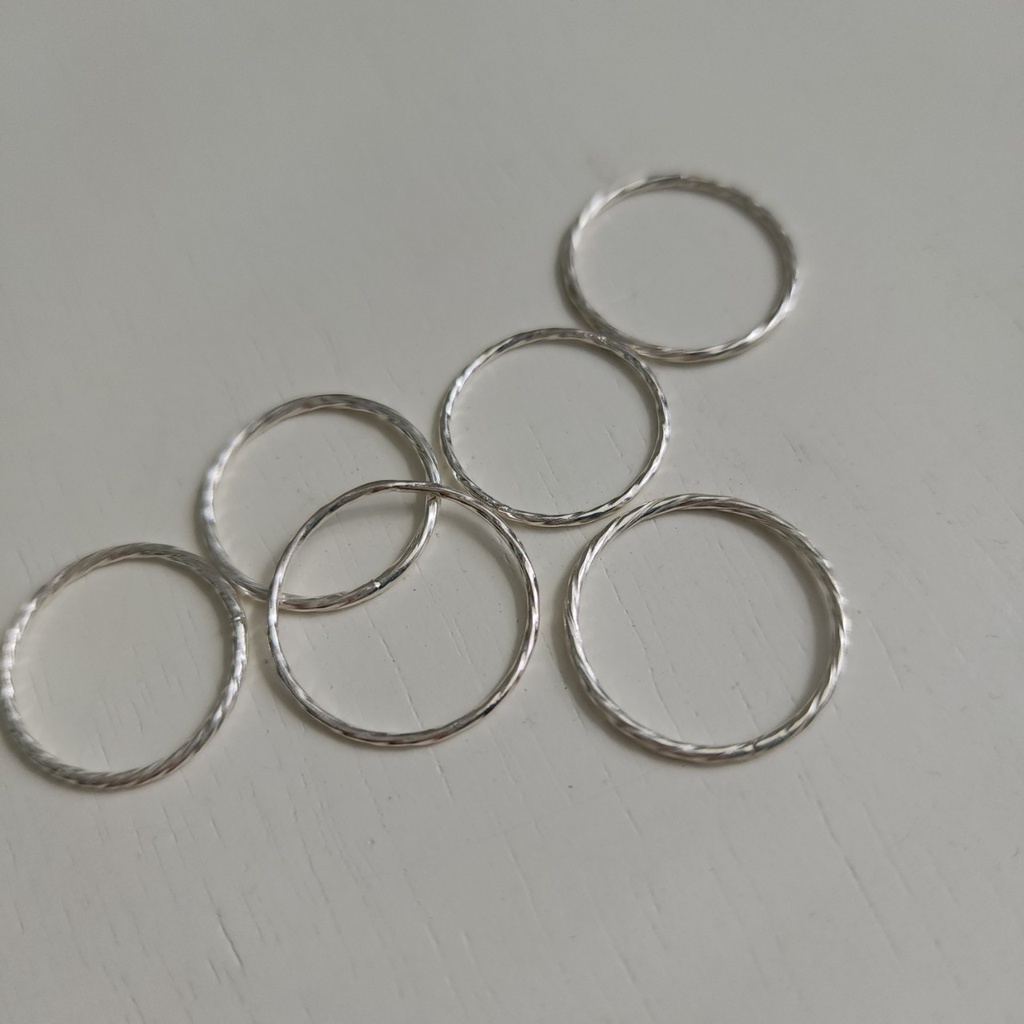 Me.phenomenal : twist ring (silver925/เงินแท้925)