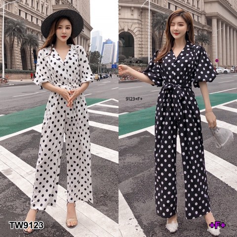 TwinsShopVip💗พร้อมส่ง TW9123 จั้มสูทแขนบอลลูนขายาวลายจุด + สายผูกเอว