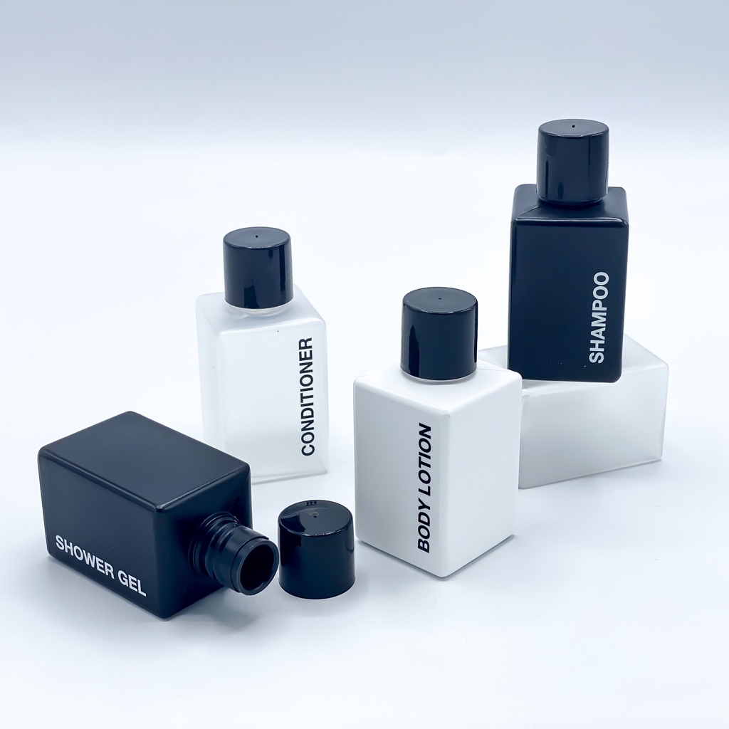 🎲🎲 SET4 ขวด ขวดเปล่าสำหรับแบ่งบรรจุ ขวดทรงลูกเต๋าสี่เหลี่ยม 50 ml พร้อมพิมพ์ 4 แบบ พร้อมส่ง ❤️by innotrend❤️