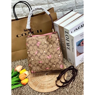 กระเป๋าทรงถัง COACH SMALL TOWN  BUCKET IN SIGNATURE WITH BUTTERFLY PRINT