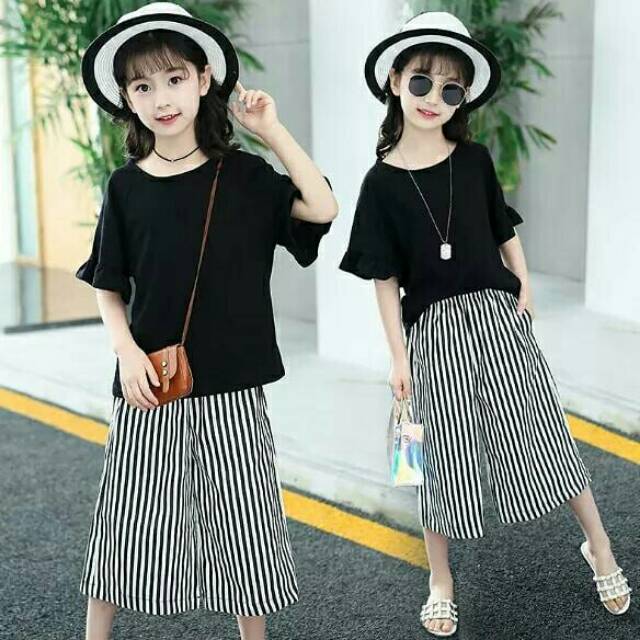 Black Top Set Stripes Culote ขนาด 110/4y, 120/5y, 130/5y, 160/8y