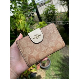 COACH MEDIUM CORNER ZIP WALLET IN SIGNATURE CANVAS