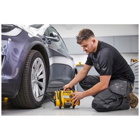 DEWALT เครื่องสูบลมไร้สาย 18V. (เครื่องเปล่าไม่รวมแบตฯ) รุ่น DCC018N-XJ รับประกัน 3 ปี