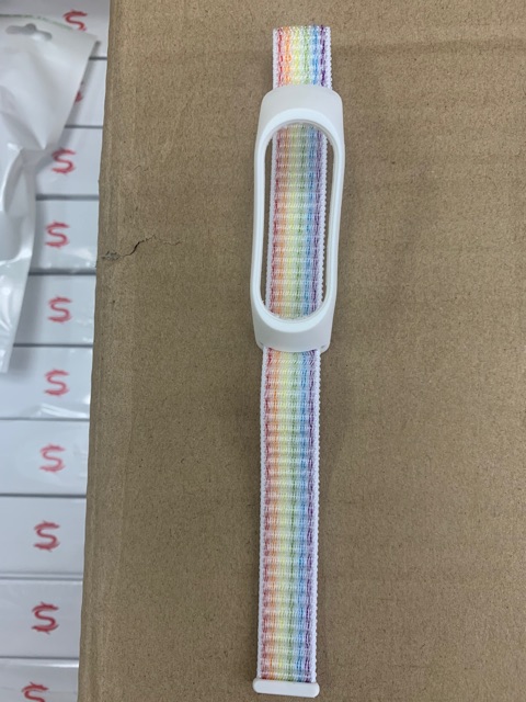 สายสปอร์ตของmi3/mi4เป็นสายผ้าไนล่อนสีสันสวยสดใสเหมาะกับทุกเพศทุกวัย - รูปที่ 6
