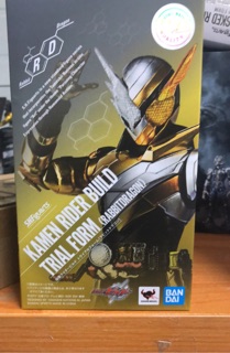 S.H.Figuarts kamen rider build trial form (rabbitdragon)