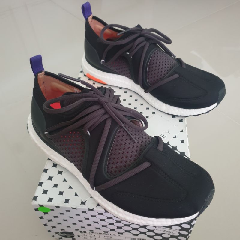 รองเท้าวิ่งAdidas(uk7)