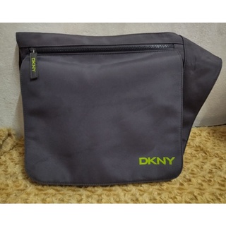 กระเป๋า DKNY ผ้าร่ม สีเทาขนาด12.5*12 ของแท้100% แถมจัดส่งฟรีค่ะ