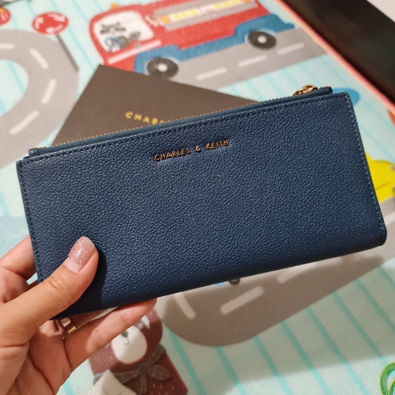 กระเป๋าสตางค์ charles & keith