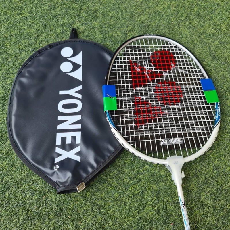 ไมัแบดมินตัน YONEX B700 เหมาะสำหรับผู้เล่นระดับ BASIC ถึงระดับกลาง น้ำหนักเบา  ผลิตจากวัสดุคุณภาพ พร