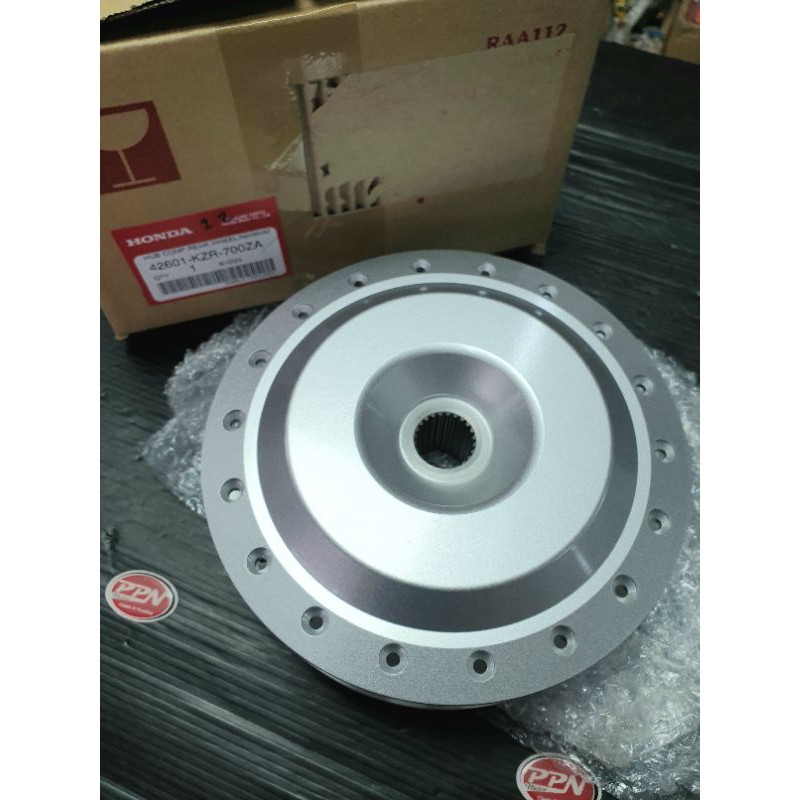 ดุมล้อหลัง CLICK125i PCX150 NH364M แท้ศูนย์ฮอนด้า 42601-KZR-700ZA