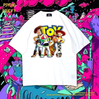 แขนสั้นcrew neckเสื้อยืด ขนาดใหญ่ พิมพ์ลาย Toy Story Psycho Crucify | สีขาว | เสื้อยืด พิมพ์ลาย Toy Story | Sheriff Wood