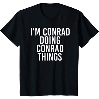 เสื้อยืดลําลอง ผ้าฝ้าย 100% แขนสั้น พิมพ์ลาย IM CONRAD DOING CONRAD THINGS สีดํา พลัสไซซ์ XS-XXXL ของขวัญวันเกิด สําหรับผู้ชาย