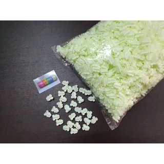 ดอกรักพลาสติก ตราระฆัง 100กรัม (ประมาณ 250ชิ้น)