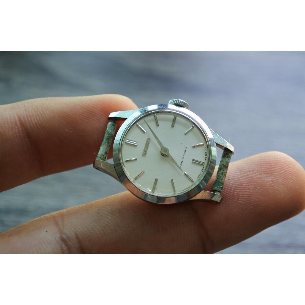 นาฬิกา Vintage แท้ มือสองญี่ปุ่น Seiko  Diashock 23 jewels ผลิตปี 1980-90 ระบบไขลาน 2519 0052 23.54mm