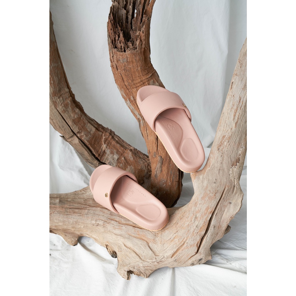 PUFFSHOES.OFFICIAL : DAIKI WALK Foot Therapy Series Beju