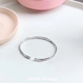 earika.earrings - silver rough bangle กำไลข้อมือเงินปรับขนาดได้ เหมาะสำหรับคนแพ้ง่าย