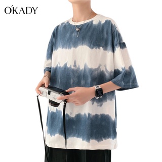 OKADY เสื้อยืด ฤดูร้อนสไตล์ฮ่องกงเสื้อยืดผู้ชายเวอร์ชั่นเกาหลีแฟชั่นมัดย้อมคอกลมนักเรียนแขนสั้น เสื้อยืดผู้ชาย