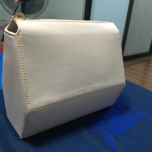 กระเป๋าcharles&keith