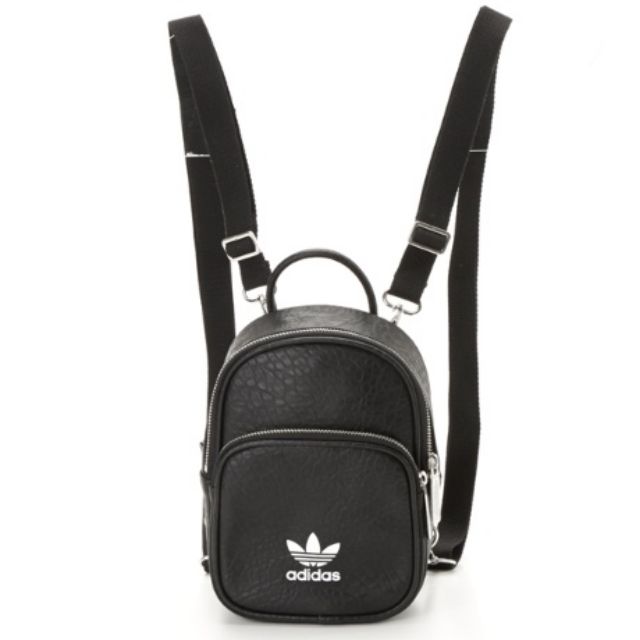 Adidas Mini Backpack แท้💯 มือ2 สภาพดี ตำหนิถลอกไม่ลึก สะพายแล้วไม่เห็น