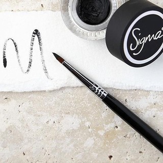 Sigma E05 Eye Liner แปรงอายไลน์เนอร์ สามารถใช้ได้กับลิควิดและเจลอายไลน์เนอร์