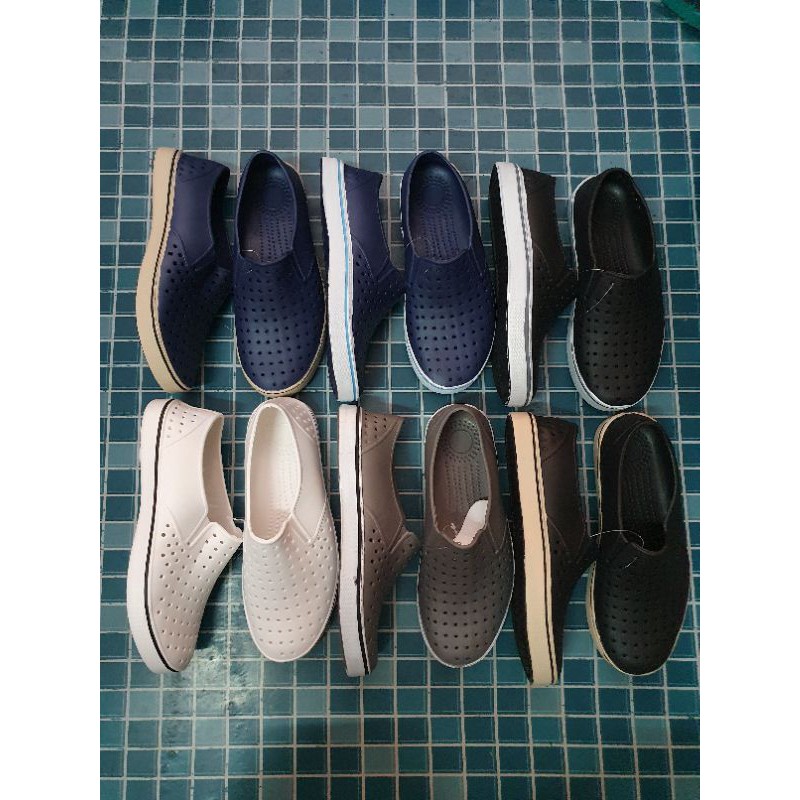 ส่งไวมาก รองเท้าคัชชูยาง มีรูรอบด้าน ราคาถูก มีครบไซค์36-44 พร้อมส่งค่ะ