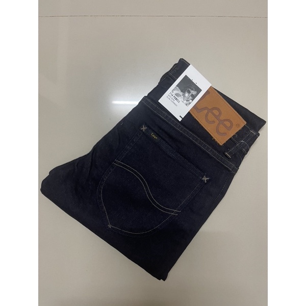 Lee รุ่น LE 14009  กางเกงยีนส์ผู้ชาย ราคาป้าย 1,890 บาท ยีนส์ยืด เอวต่ำ ทรงเข้ารูป สีมิดไนท์(สนิม)สว