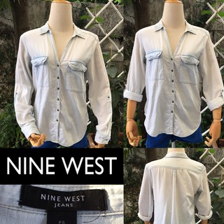 2sis1bro แบรนด์แท้ Nine West Jeans เสื้อเชิ้ตยีนส์  แขนยาว สีซีด คอลึก มือสอง พร้อมส่ง sz PS