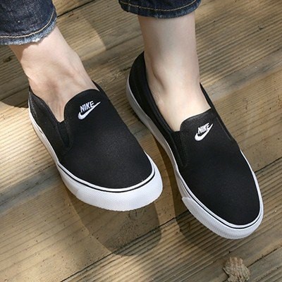 nike toki slip on pink