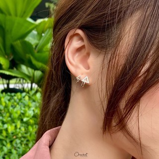 Triangle zane earrings. (ต่างหูแบบติดหู งานชุบทองคำขาว เพชร CZ)